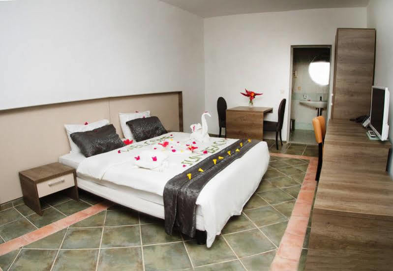 Sunbeach Hotel & Resort Bakau 外观 照片