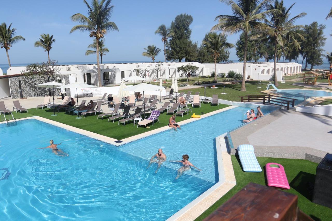 Sunbeach Hotel & Resort Bakau 外观 照片